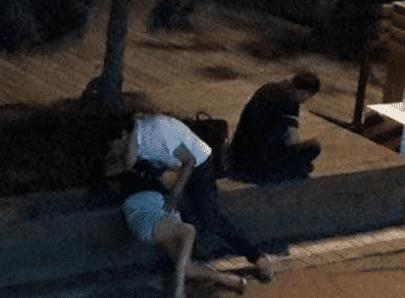 短裙女醉酒睡路边草地，被几个过路人各种猥亵！监控实拍多图！