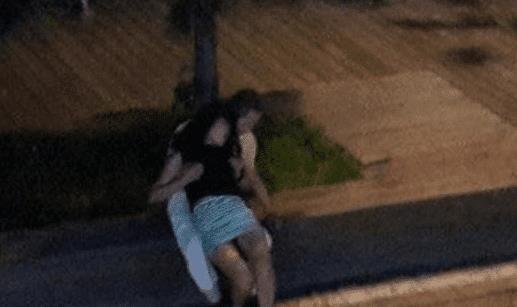 短裙女醉酒睡路边草地，被几个过路人各种猥亵！监控实拍多图！