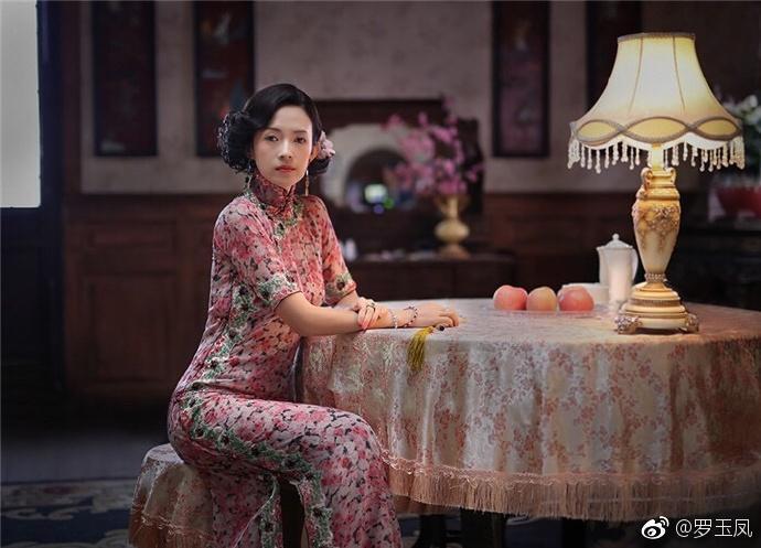 凤姐微博夸赞章子怡，却拉上杨幂垫背，凤姐这是刷什么心机？