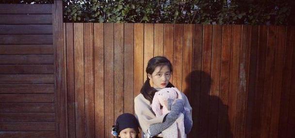 黄磊的小女儿，在照片曝光后，让人知道了什么是遗传的美貌