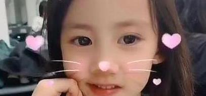 黄磊的小女儿，在照片曝光后，让人知道了什么是遗传的美貌