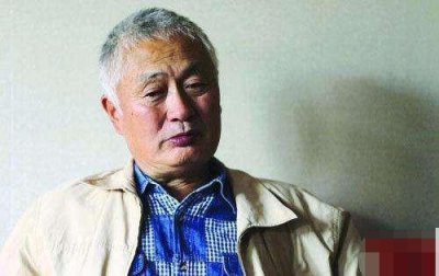 ​此人是元帅之子，岳父是大将，妻子军衔比他还高