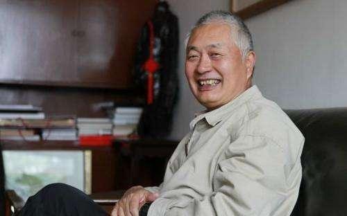 此人是元帅之子，岳父是大将，妻子军衔比他还高