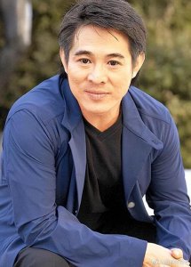 ​60岁李连杰近况曝光：脸部浮肿，老到脱相太吓人，知情人曝光原因
