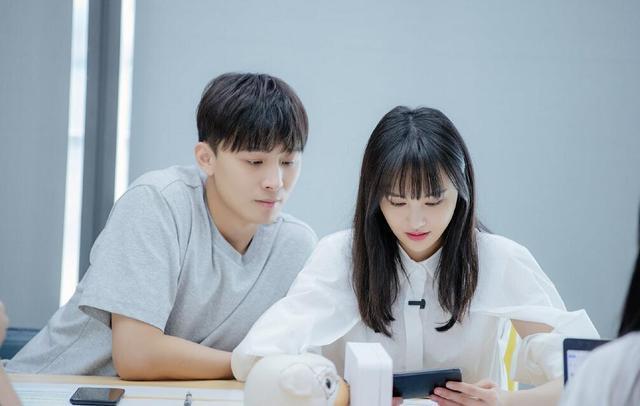 张恒预告要曝郑爽黑料？微博名字也改回来了，但粉丝却称这不是他