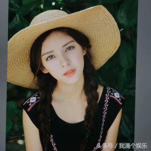 ​王思聪前女友张予曦直播被“王思聪”刷屏