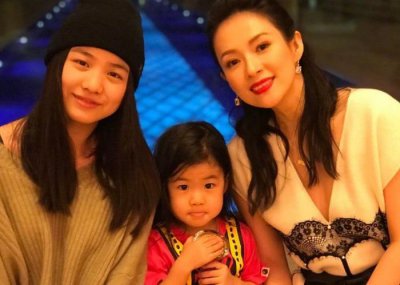 ​章子怡嫌弃女儿醒醒长得丑，刚生下孩子竟怀疑抱错了，女神太耿直