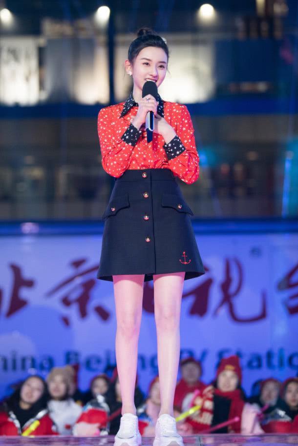 宋祖儿这次真是穿对了，尽显小女生青春甜美的气质，灵气逼人