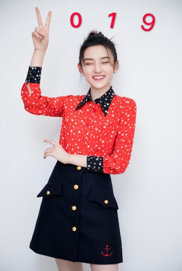 宋祖儿这次真是穿对了，尽显小女生青春甜美的气质，灵气逼人