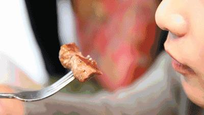 自己在家煎牛排？这些秘诀你得会！一张图教你正确的吃牛排方式！