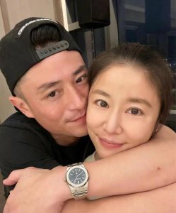 ​霍建华林心如携家人聚餐 5岁女儿主动“敬酒”好有爱
