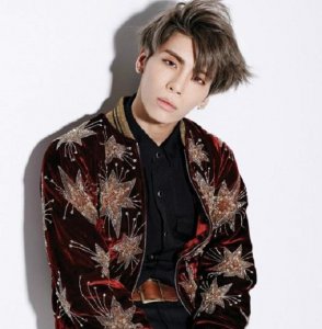 ​韩国男团SHINee成员金钟铉死亡 盘点哪些英年早逝得明星