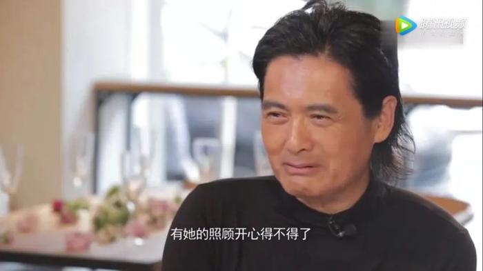 黄晓明深夜发文为杨颖庆生被指作秀，幸福需要晒出来吗？