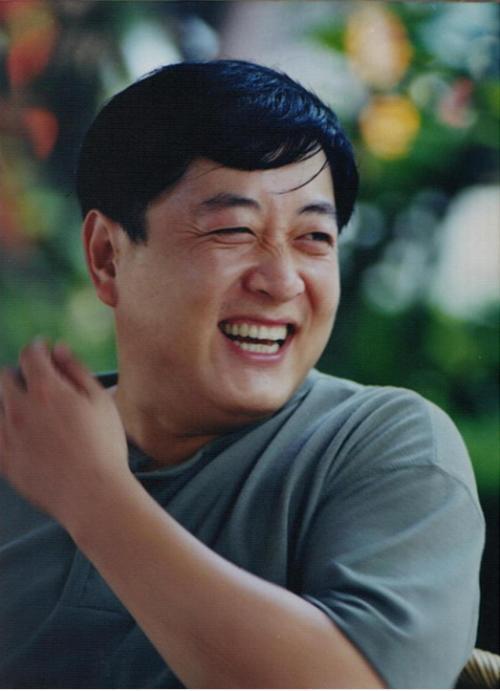 可悲的刘斌：23岁任央视主持人，50岁娶小娇妻，却被联手掏空财产