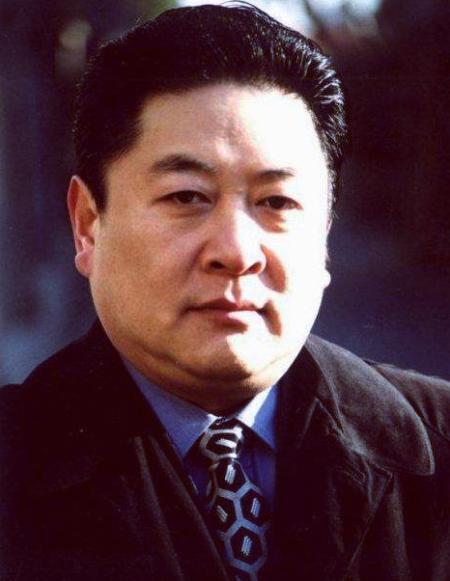 可悲的刘斌：23岁任央视主持人，50岁娶小娇妻，却被联手掏空财产