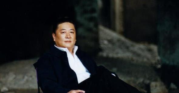 可悲的刘斌：23岁任央视主持人，50岁娶小娇妻，却被联手掏空财产