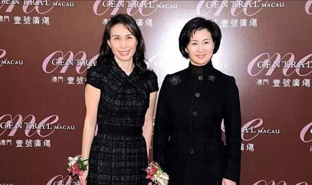 赌王继承人何超凤揭秘二房成大赢家内幕，详述豪门姐弟相处模式