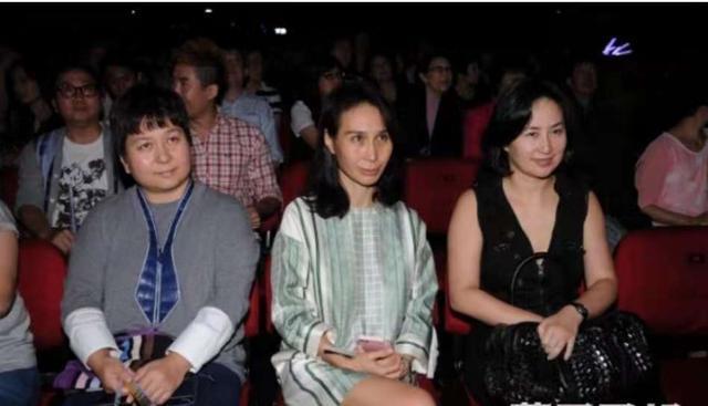 赌王继承人何超凤揭秘二房成大赢家内幕，详述豪门姐弟相处模式