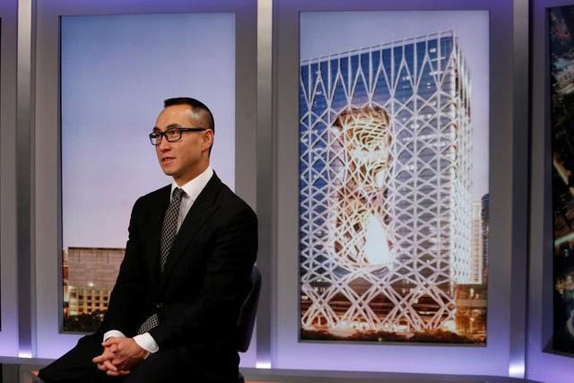 赌王继承人何超凤揭秘二房成大赢家内幕，详述豪门姐弟相处模式