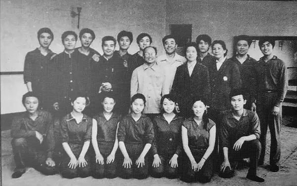 “狄仁杰”梁冠华：重200斤，却被中戏女神倒追，“铁三角”闹掰