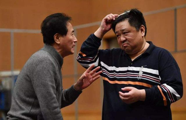“狄仁杰”梁冠华：重200斤，却被中戏女神倒追，“铁三角”闹掰