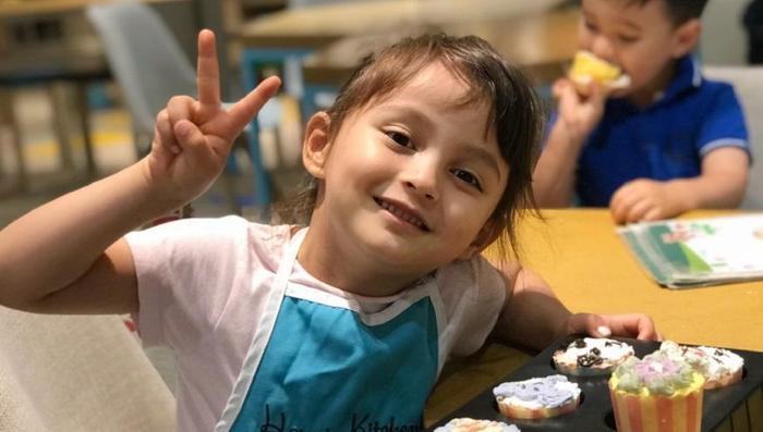 马雅苏混血女儿近照曝光, 小米雅越来越漂亮了