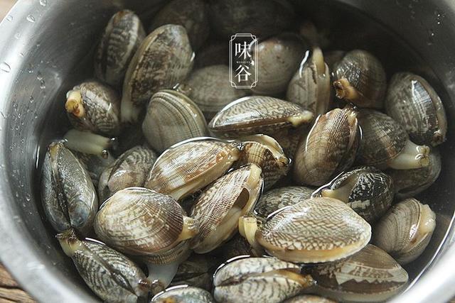家常菜蒜蓉蒸螺，只需蒸一蒸，简单又美味，大人小孩都爱吃