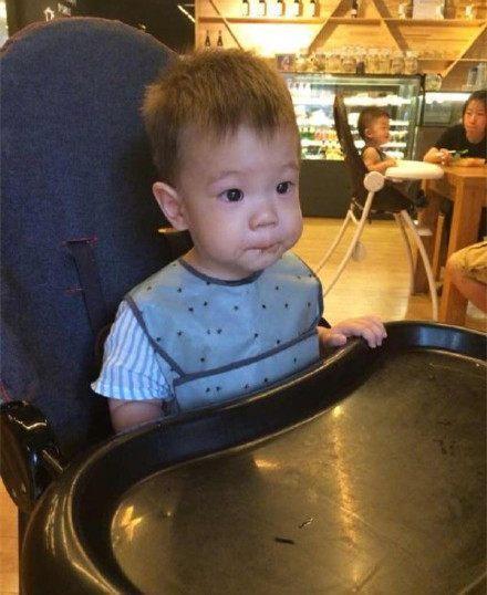 霍思燕杜江真厉害，隐瞒嗯哼有个弟弟这么久，网友：憋着不难受吗