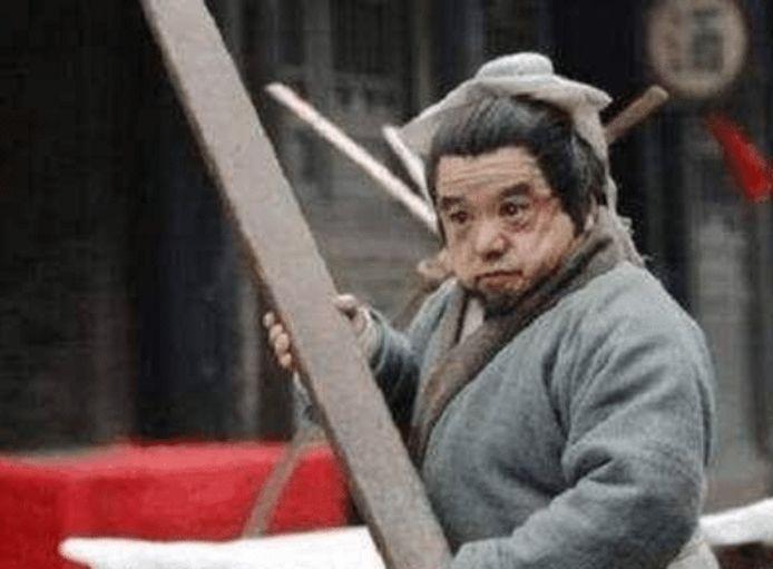 他身高一米二，却娶了4个老婆，香车配美女成国家一级演员