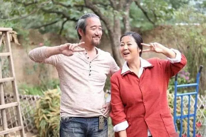 王茜华的老公，原来就是我们都熟悉的男演员，戏里戏外都是夫妻