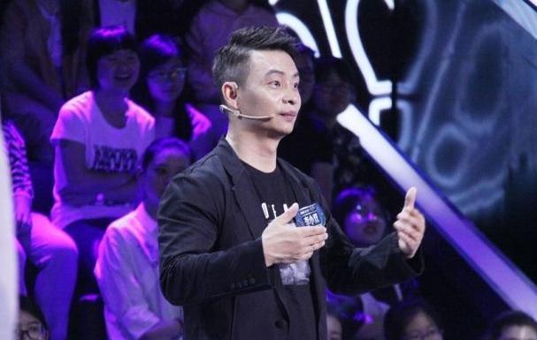 46岁李小双近况：身价过亿坐拥歌手娇妻，无奈结婚16年至今没孩子