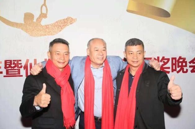 46岁李小双近况：身价过亿坐拥歌手娇妻，无奈结婚16年至今没孩子