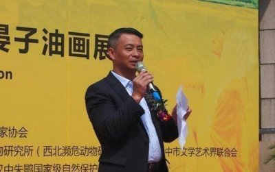 ​46岁李小双近况：身价过亿坐拥歌手娇妻，无奈结婚16年至今没孩子