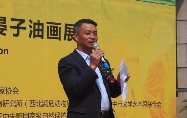 46岁李小双近况：身价过亿坐拥歌手娇妻，无奈结婚16年至今没孩子