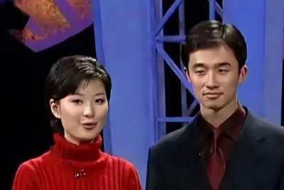 ​46岁知名主持人陈蓉近况曝光，从事幕后工作，一家四口其乐融融
