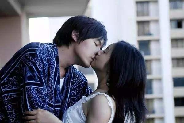 与男生接吻，女朋友会有哪些生理反应