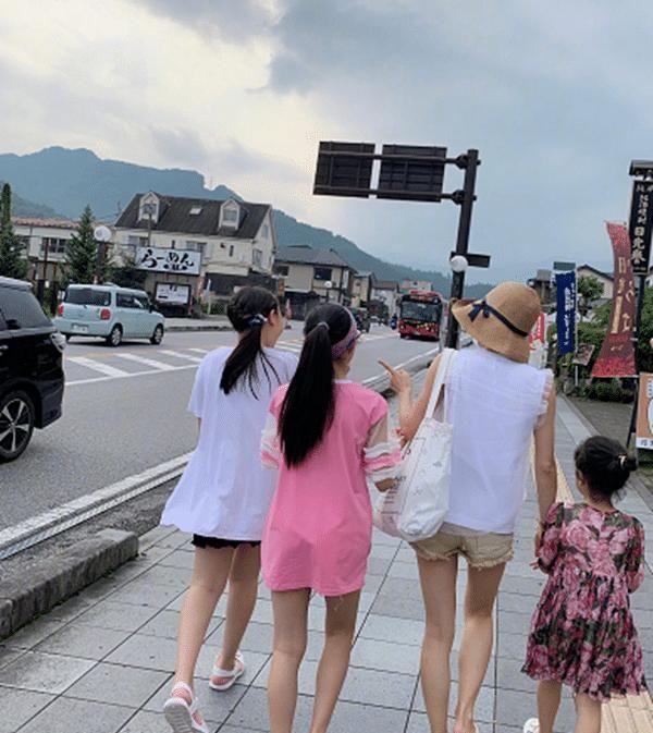 马伊琍现身餐厅被偶遇，离婚后的她瘦了太多，身形和鲁豫差不多