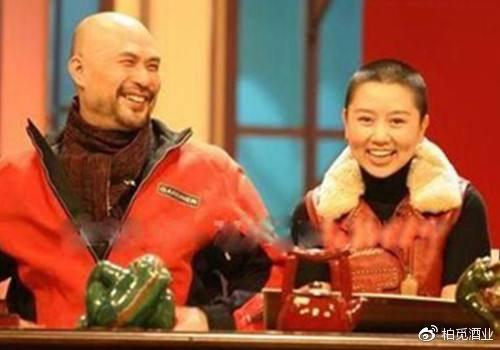 白胡子，红帽子，中国圣诞老人爱喝红酒，曾是三级片演员今走红！