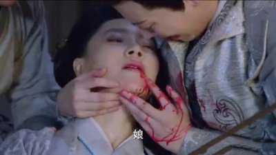 ​小女花不弃：小虾被剑射死，东方炻救小虾爆出真实身份，元崇吓懵