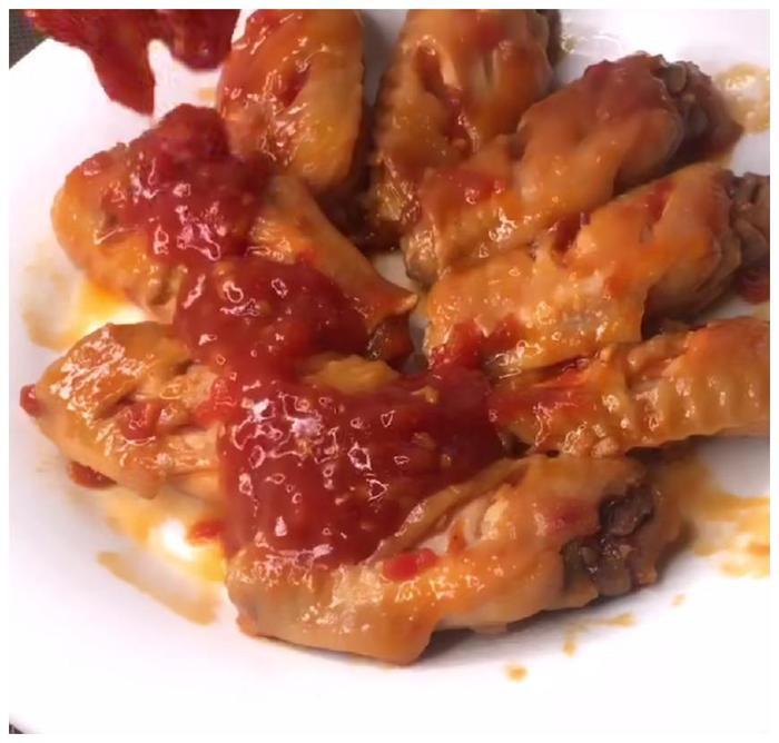 教你做鸡中翅新吃法，肉嫩酸甜多汁，好吃又下饭