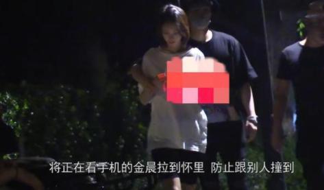 金晨街头热吻恋情疑曝光，现男友与前任邓伦即将同台