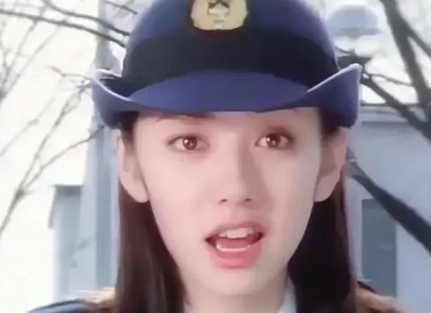 《铁甲小宝》中的警花有多漂亮，小时候只看烂铁打架，却忽略了她
