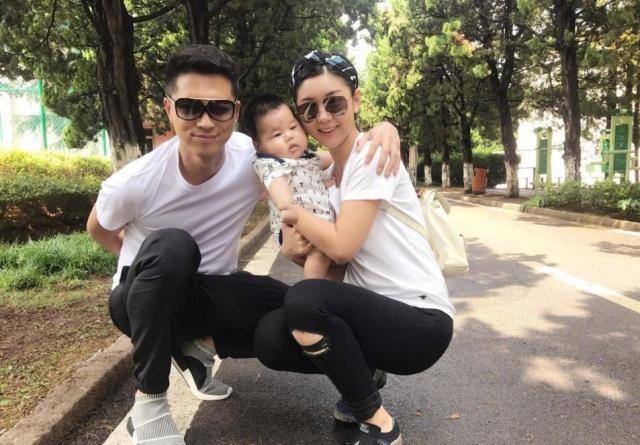 冯巩“女儿”李小萌，老公因她不拍吻戏，如今相恋12年依旧恩爱