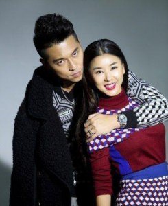 ​冯巩“女儿”李小萌，老公因她不拍吻戏，如今相恋12年依旧恩爱