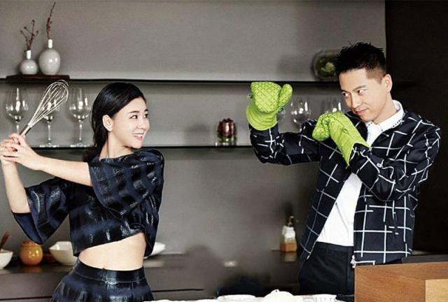 冯巩“女儿”李小萌，老公因她不拍吻戏，如今相恋12年依旧恩爱