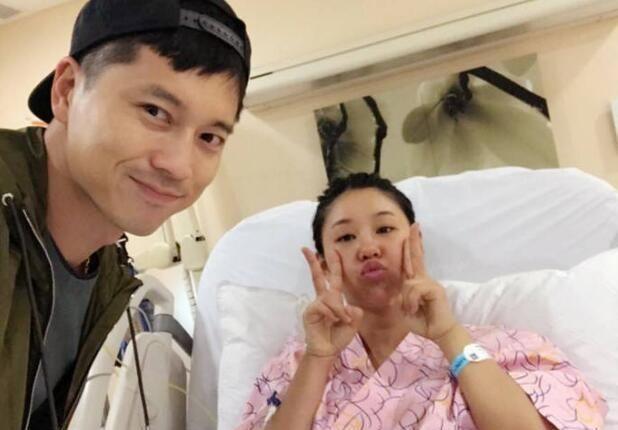 冯巩“女儿”李小萌，老公因她不拍吻戏，如今相恋12年依旧恩爱