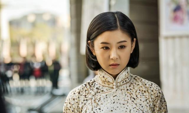 冯巩“女儿”李小萌，老公因她不拍吻戏，如今相恋12年依旧恩爱