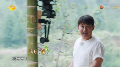 ​黄渤带兄弟团轰炸蘑菇屋，爆笑整蛊黄小厨，黄磊：打“死”你！