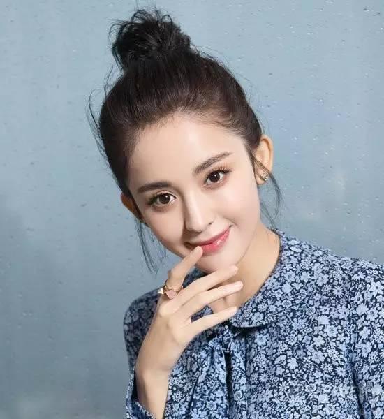 娜扎拍戏疑似漏点 娱乐圈不爱穿内衣的女星还真多
