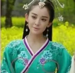 娜扎拍戏疑似漏点 娱乐圈不爱穿内衣的女星还真多